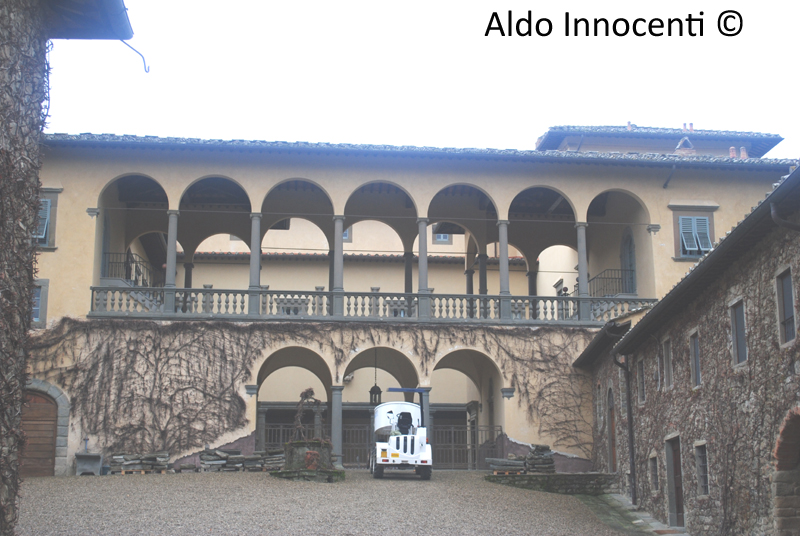 CASTELLO DI UZZANO: CORTILE 3' IMMAGINE